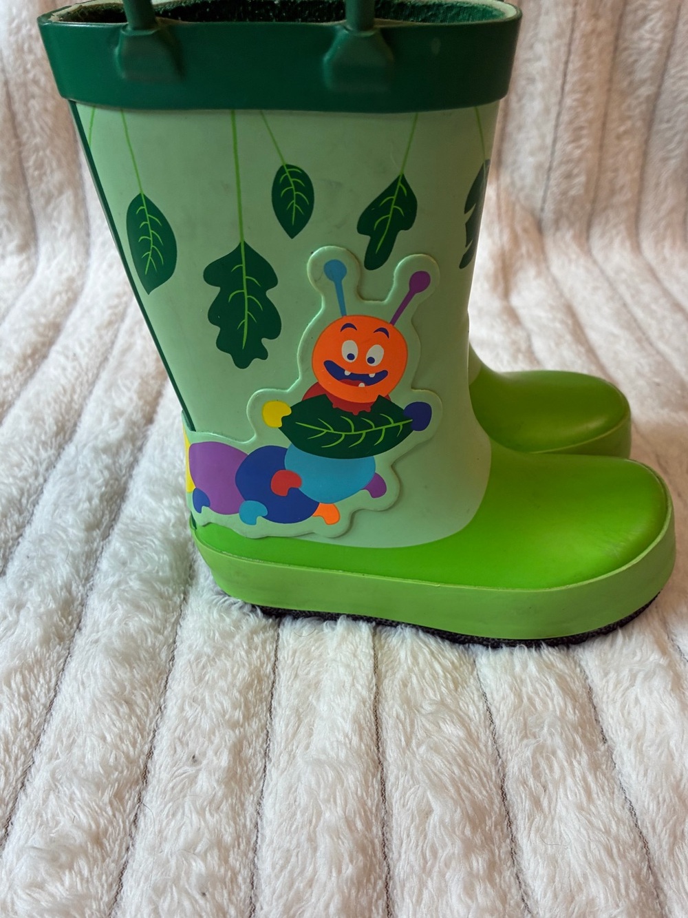 🌿🐛 Cat & Jack Caterpillar Rain Boots – Size 6 🐛🌿 - Picture 3 of 7